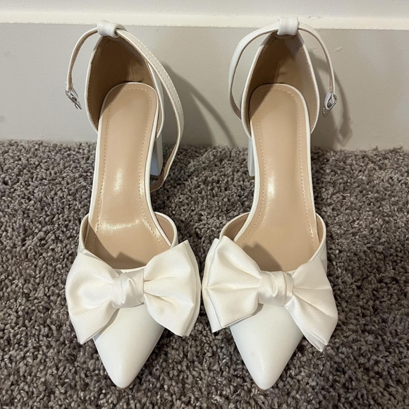 Elegant White Bow Women's Heels - Picture 1 of 4